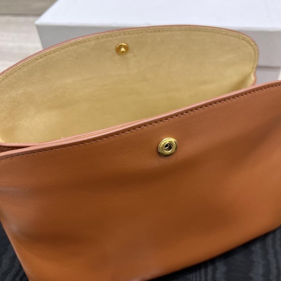سيلين TRIO FLAP مقاس 22cm