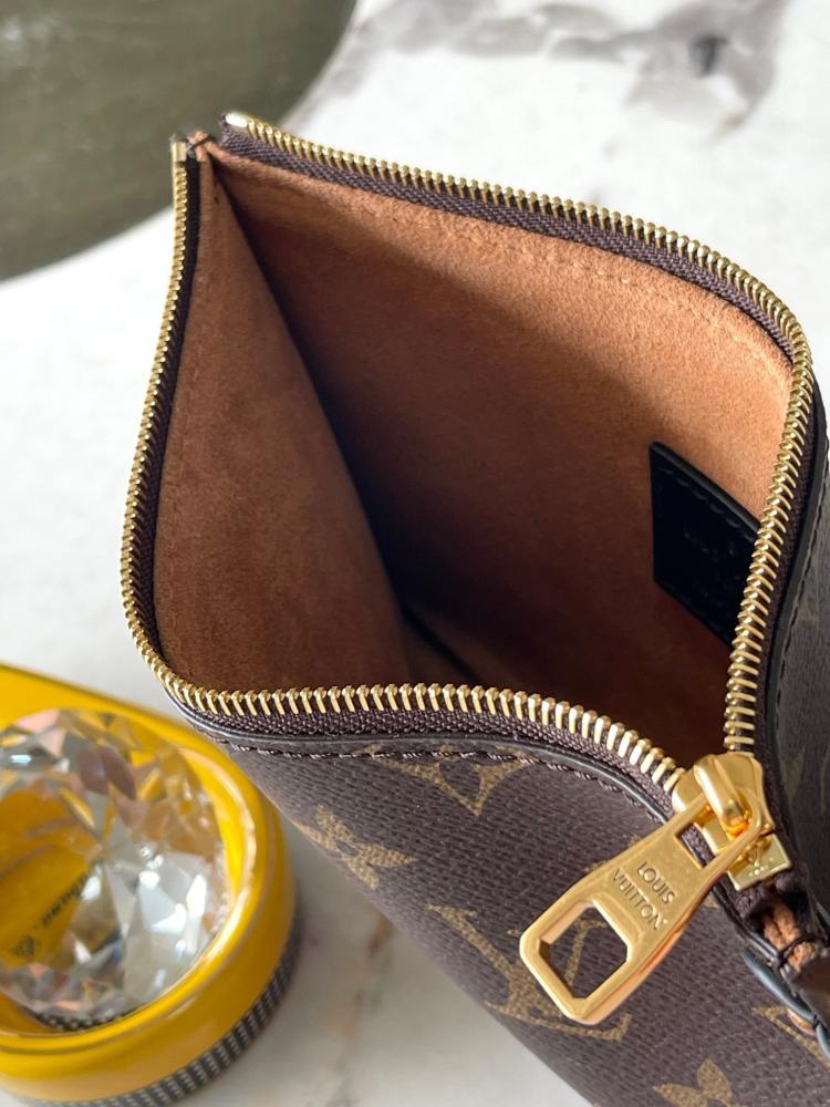 لوي فيتون Low Key Hobo مقاس 24cm
