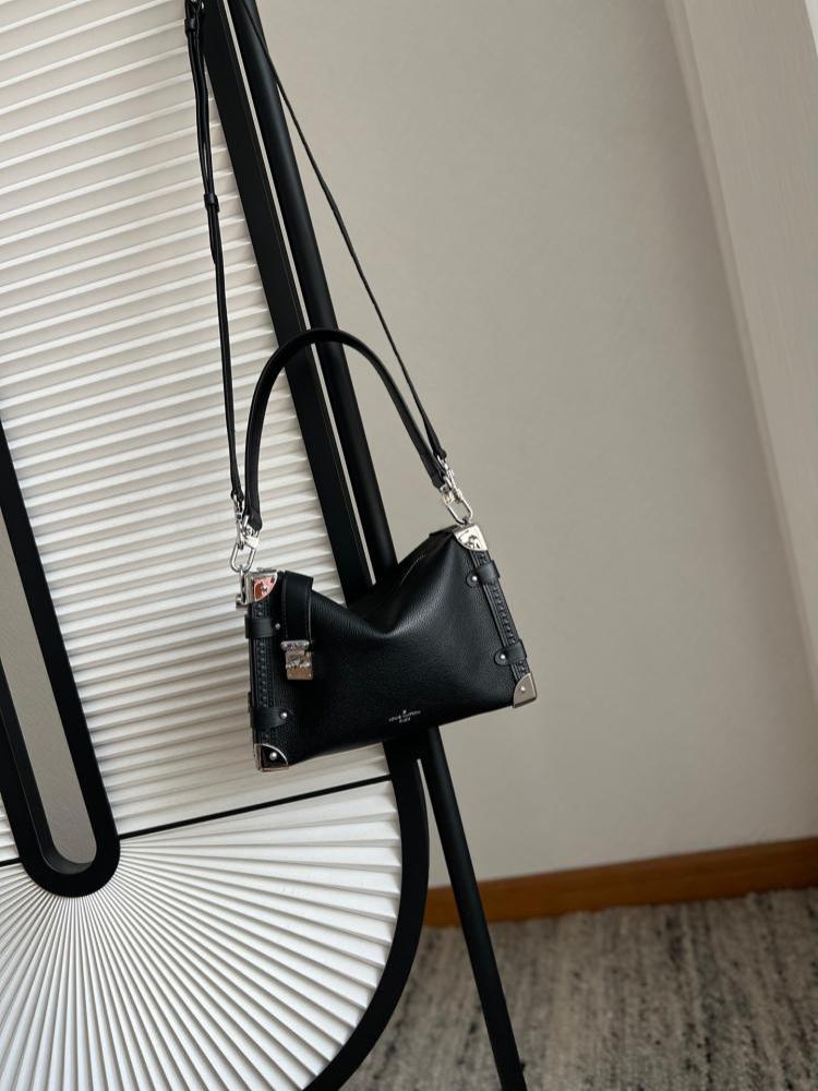 لوي فيتون SIDE TRUNK مقاس23.5cm