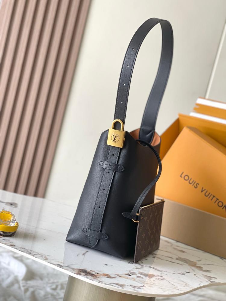 لوي فيتون Low Key Hobo مقاس 24cm