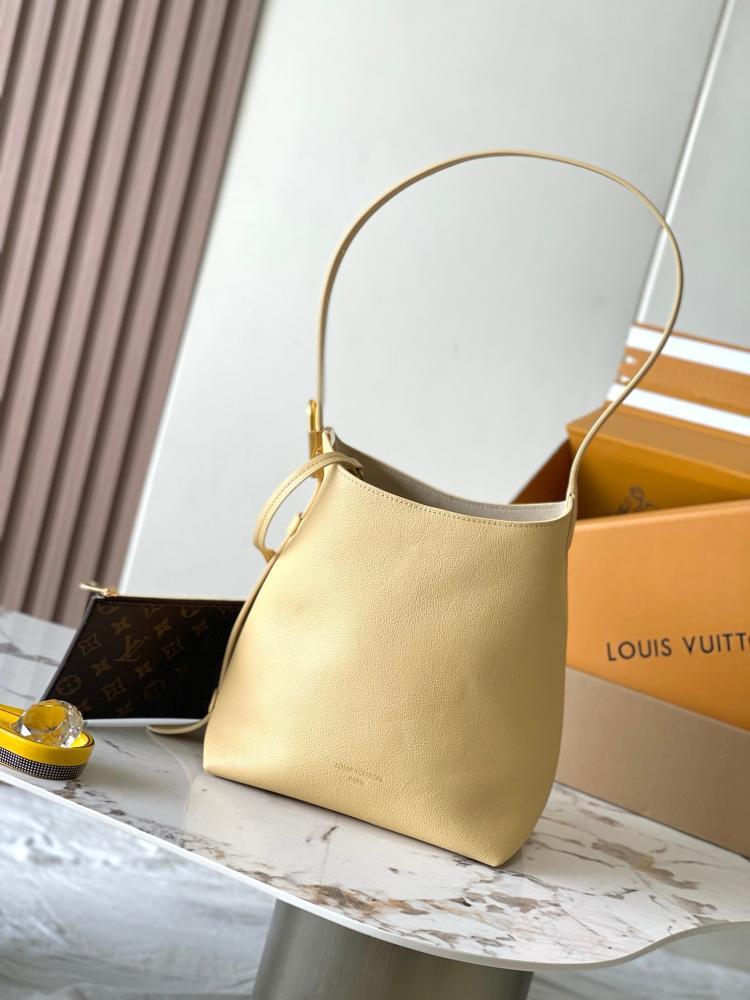 لوي فيتون Low Key Hobo مقاس 24cm