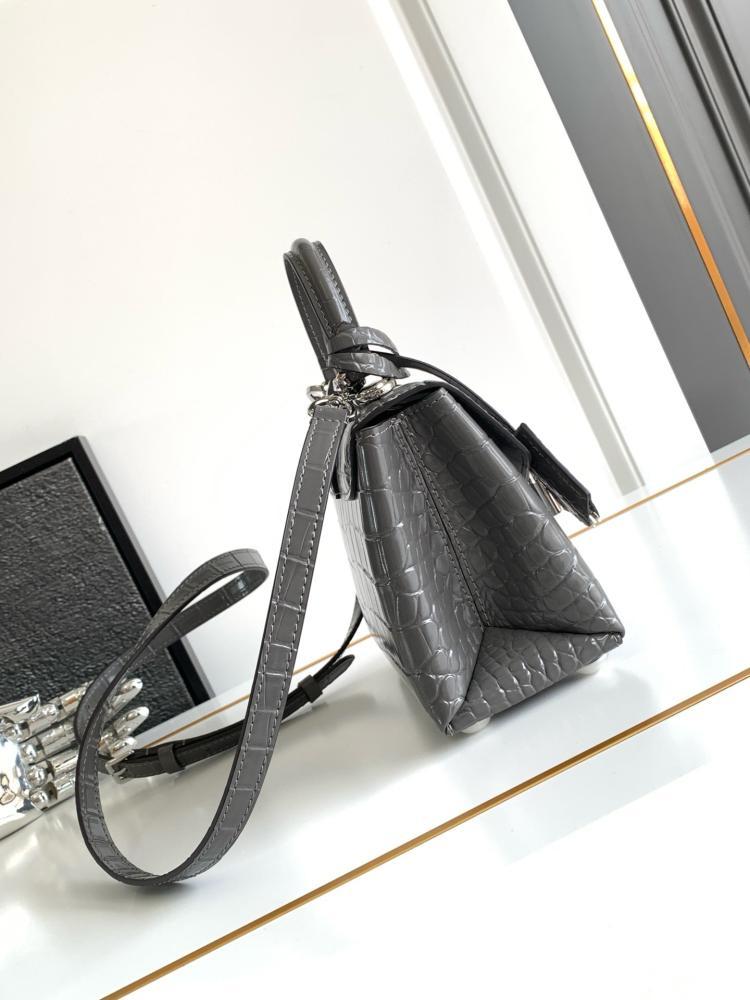 لوي فيتون rose des vents mini مقاس 19cm