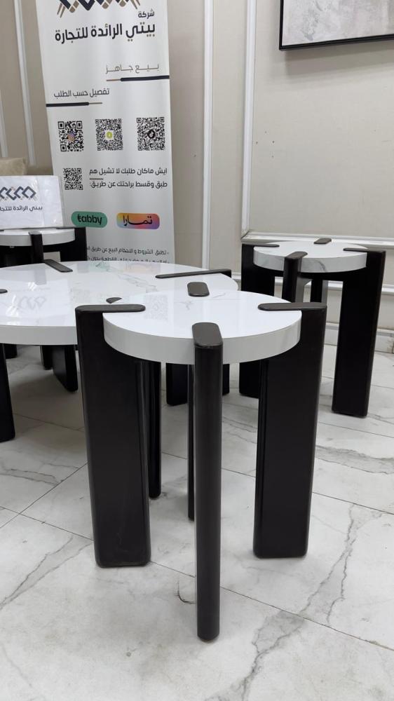 طقم طاولات مكونة من 5قطع ارجل خشب تفصيل