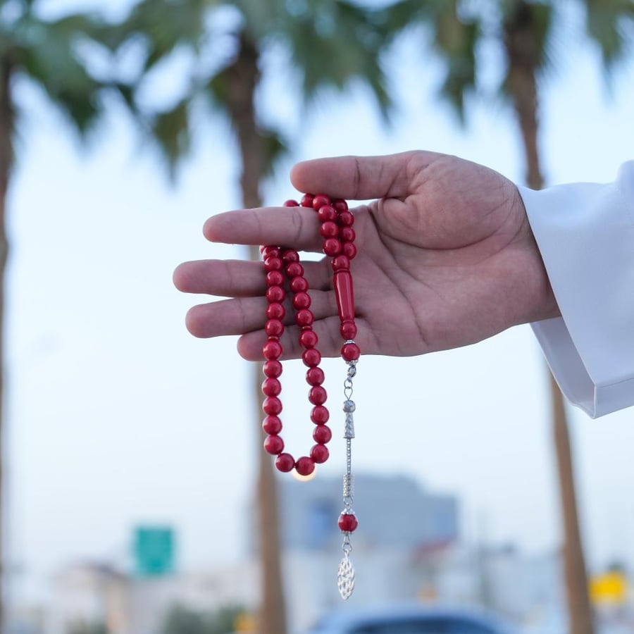 سبحة يُمناك