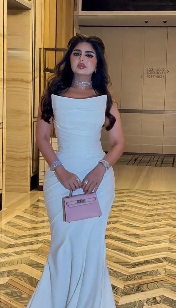 فستان ناعم بكسرات انيقه/باربي لون سكري