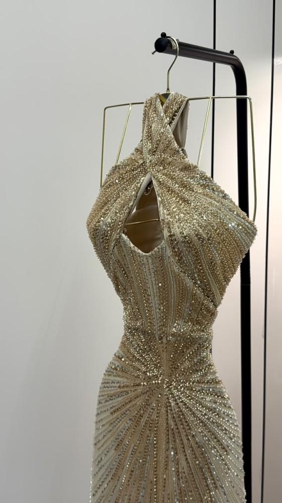 فستان سهرة أسود وبيج