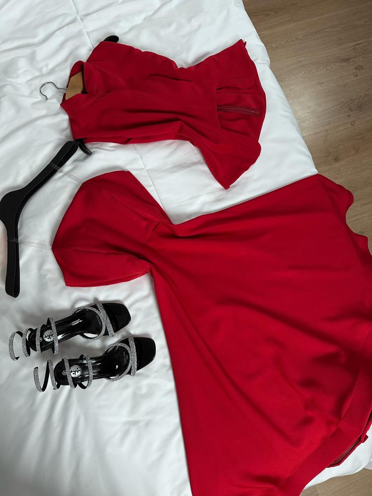 Color dresses: Red sizes with number: 1/2/3/4/5 sizes with letter: S/M/L/XL/XXL material: Barbie original elegant + fiber puffed