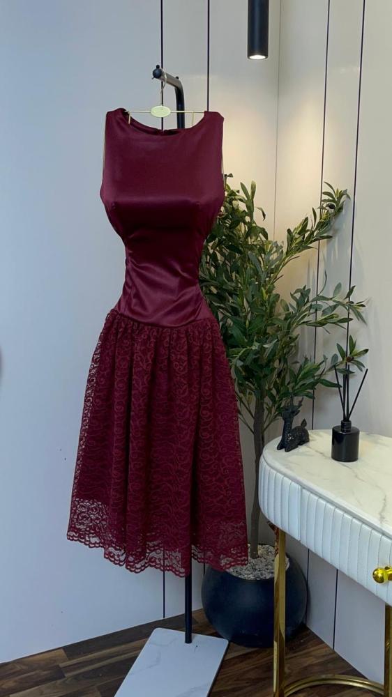 فساتين    القماس :  تفته اصلي درجه اولى على دانتيل كوري   المقاسات  S M L Xl  XXl