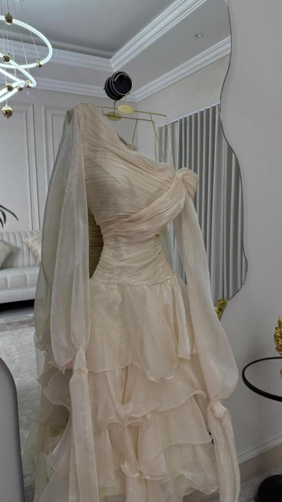 فساتين  القماش :  كرنكل اصلي درجه اولى  الالوان : بيج +عودي+ بيبي بينك + سماوي   المقاسات// S M L Xl  XXl XXXl