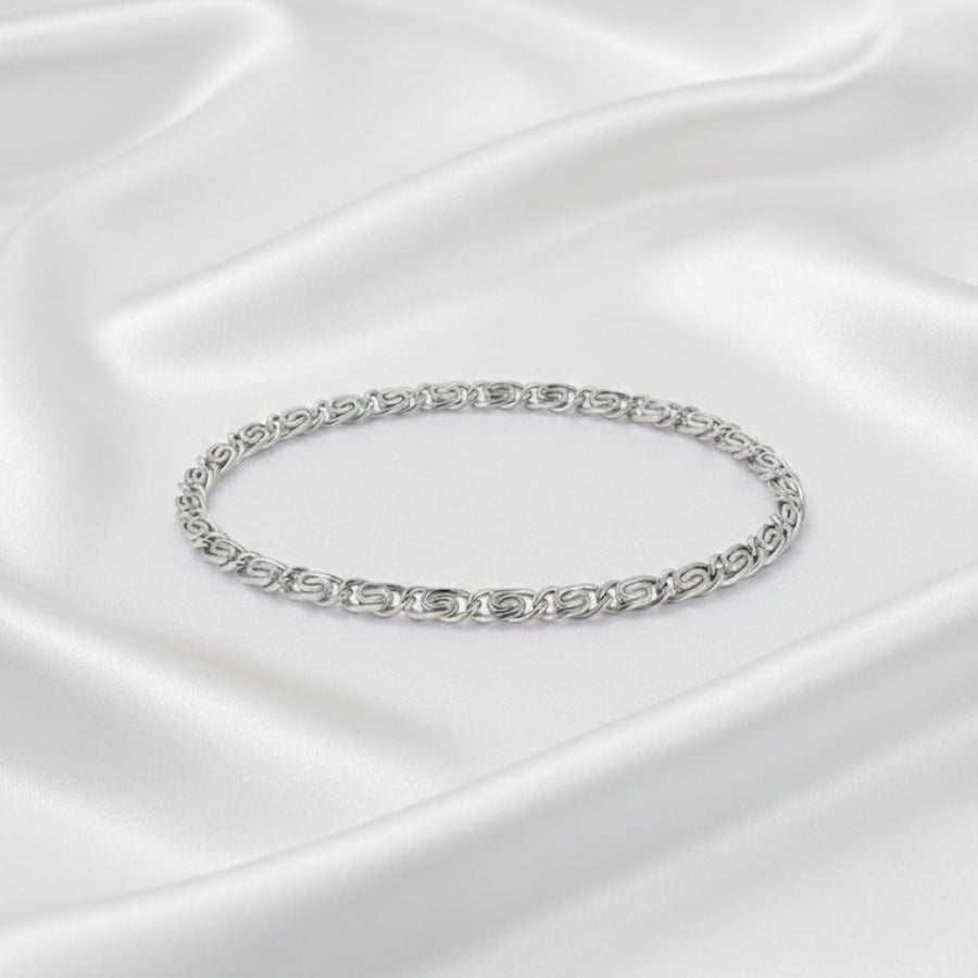 A bracelet with a soft design