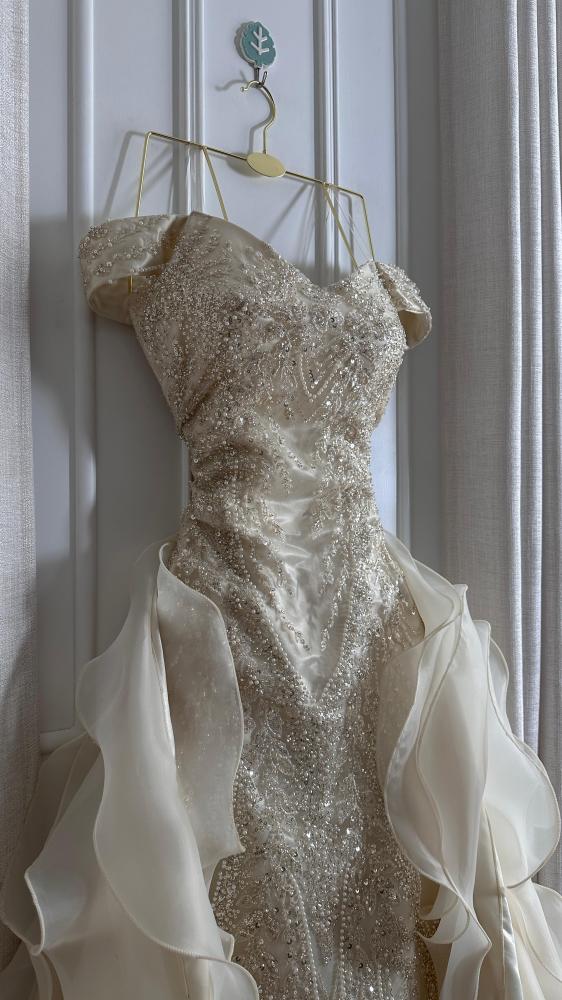 A dress of pampering