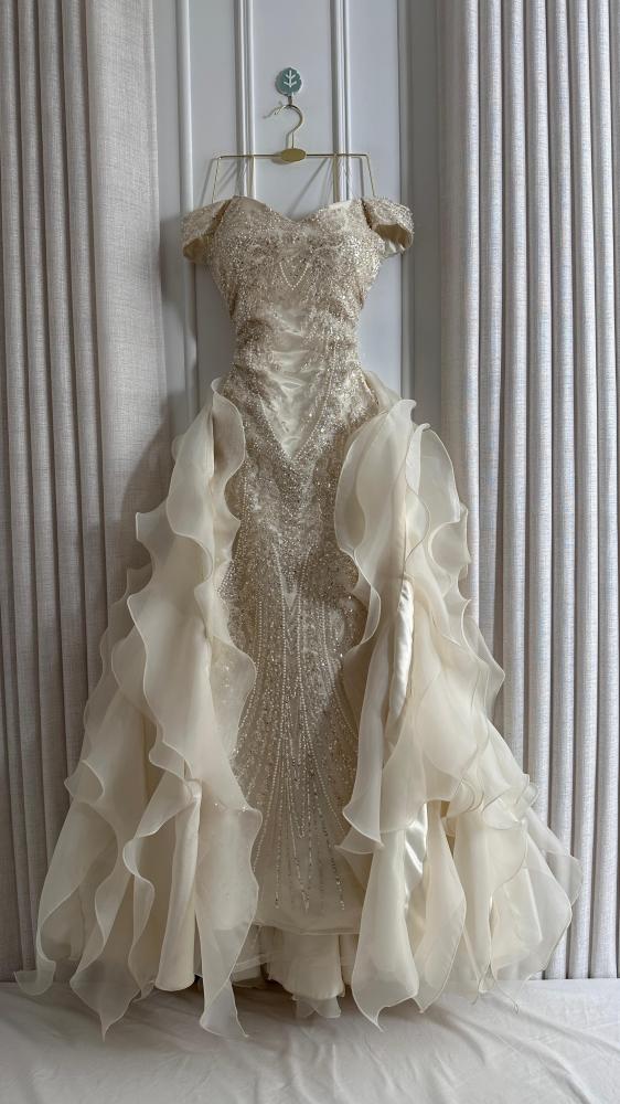 A dress of pampering