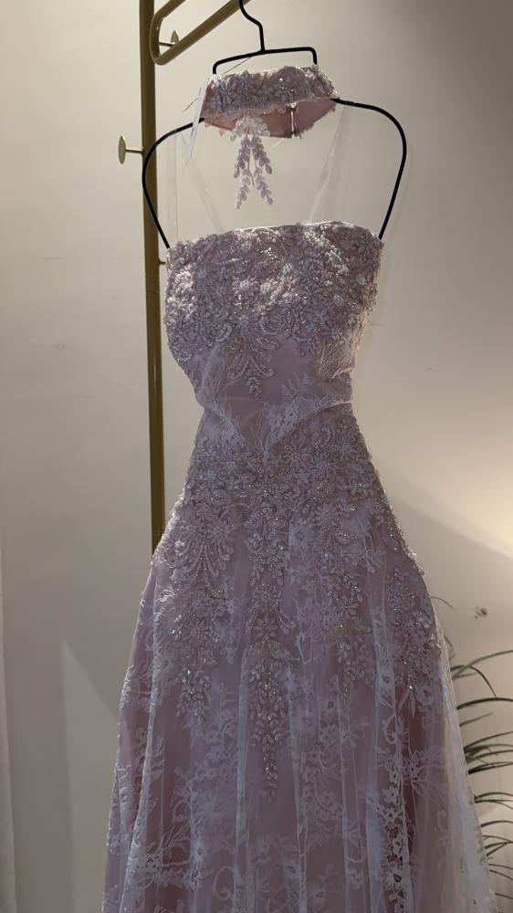 فستان الملكة طويل