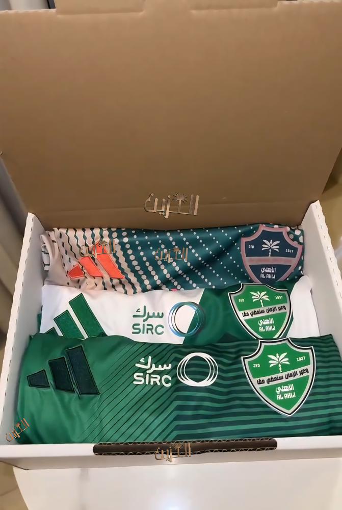بوكس الاهلي السعودي الملكي ثلاثه تيشيرتات موسم 25_26