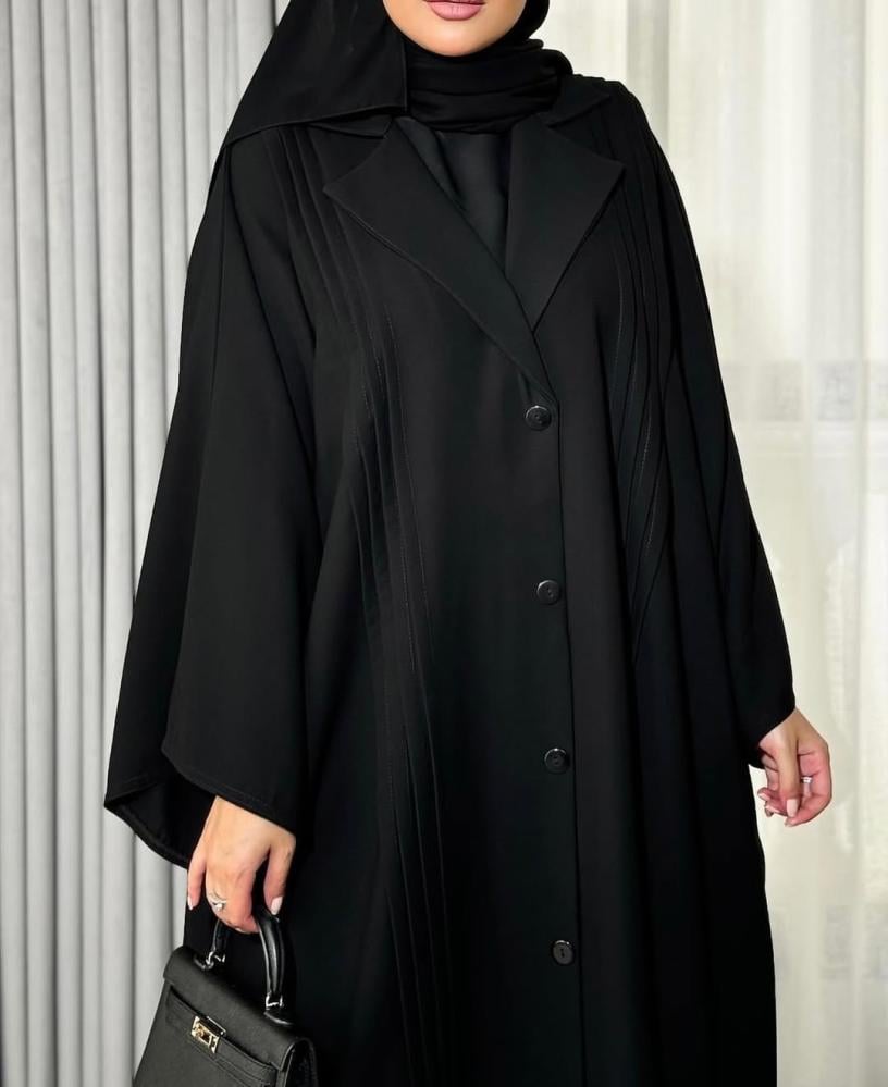 عباية صيفية ساده رسميه  بقماش كريب ملكي كوري  الإمام كسرات وازاز زينه سوداء مميزه  تأتي مع طرحه سوداء