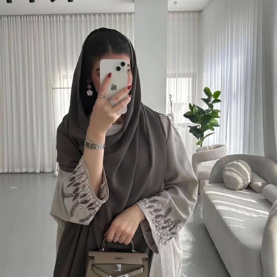 عباية صيفية ملونه بقماش لينن  القصة نص بشت عبايه لف  الاكمام تطريز يدوي مميز