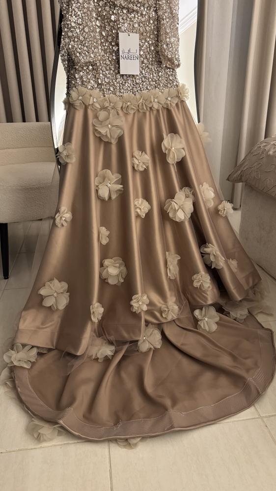فستان اسراء