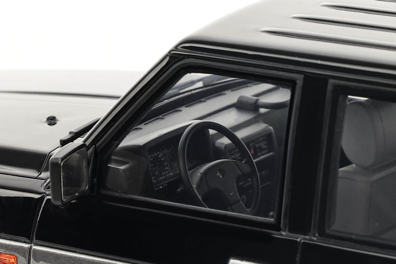 OTTOmobile Nissan Patrol GR Y60 1:18