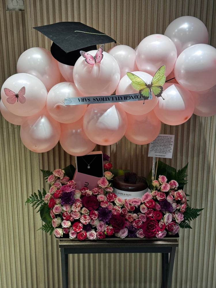 Stand Al-Hibah silver necklace cake for 5 people balloon