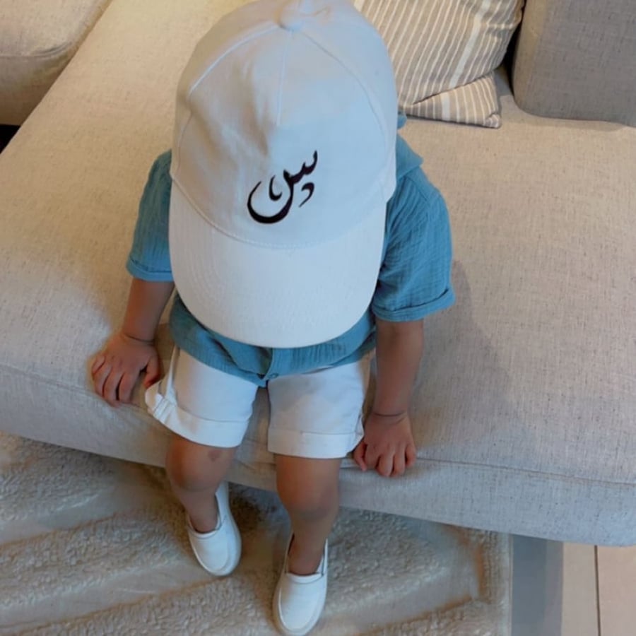 كاب مطبوع بالاسم