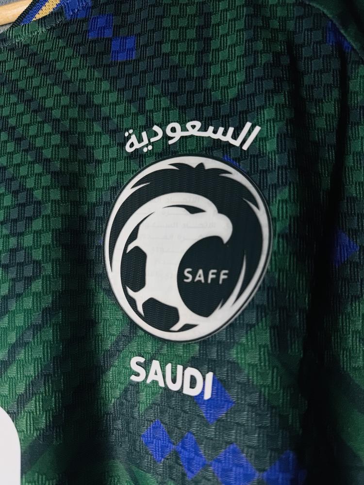 تيشيرت المنتخب الاساسي