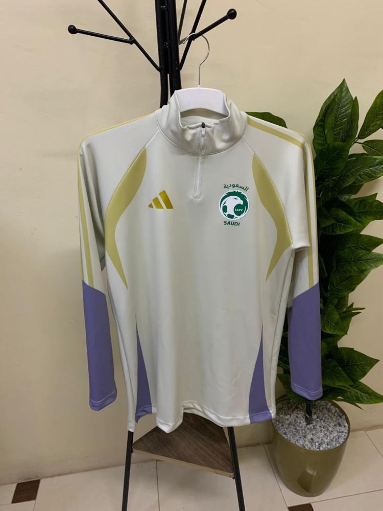 سويتر المنتخب السعودي الابيض الجديد 2026