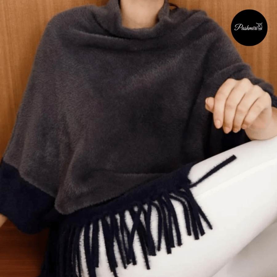 شال رمادي مع طرف كحلي  فرو أرنب طبيعي مع صوف كشميري وتركي      natural rabbit fur scarf with Turkish and Kashmiri wool/