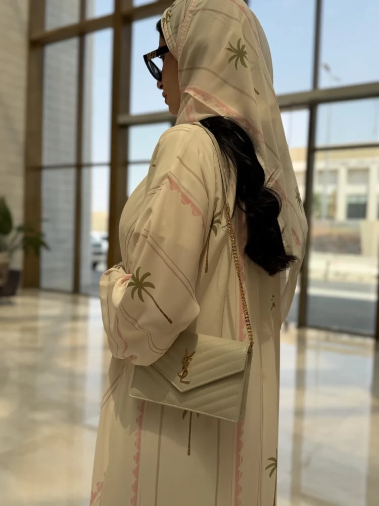 عباية عَبق