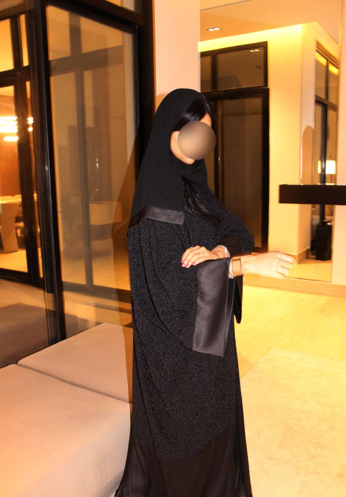 Noir Gloss Silk Abaya
