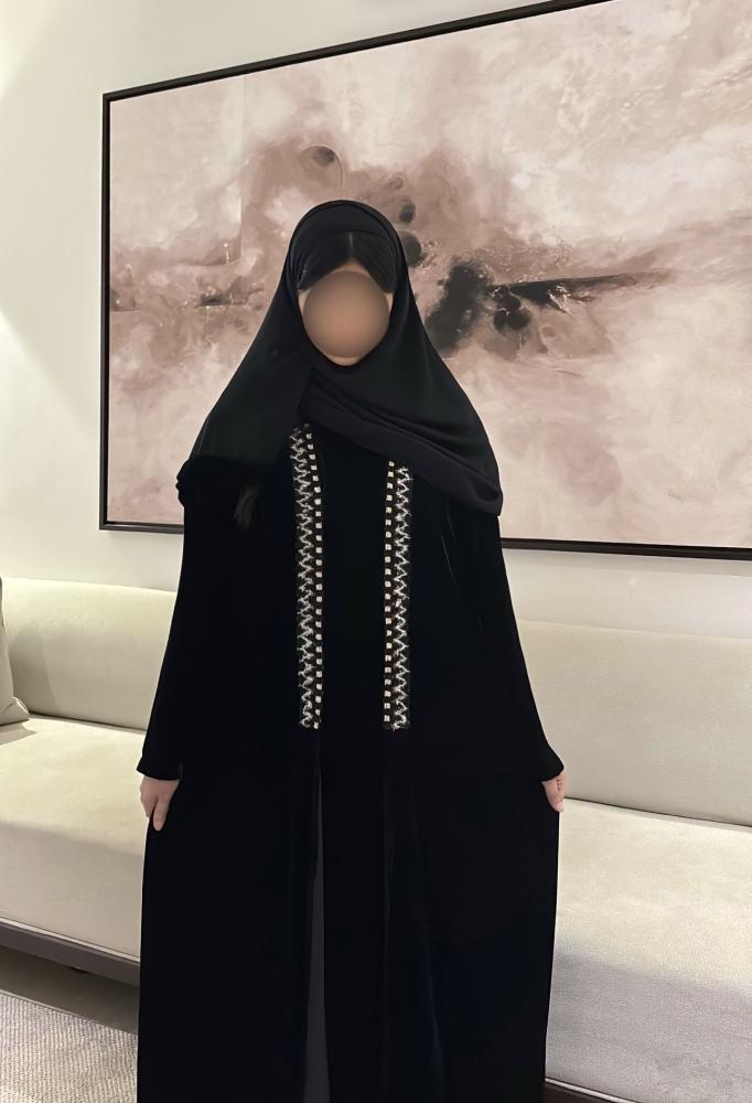 Black velvet abaya with cashmere collar