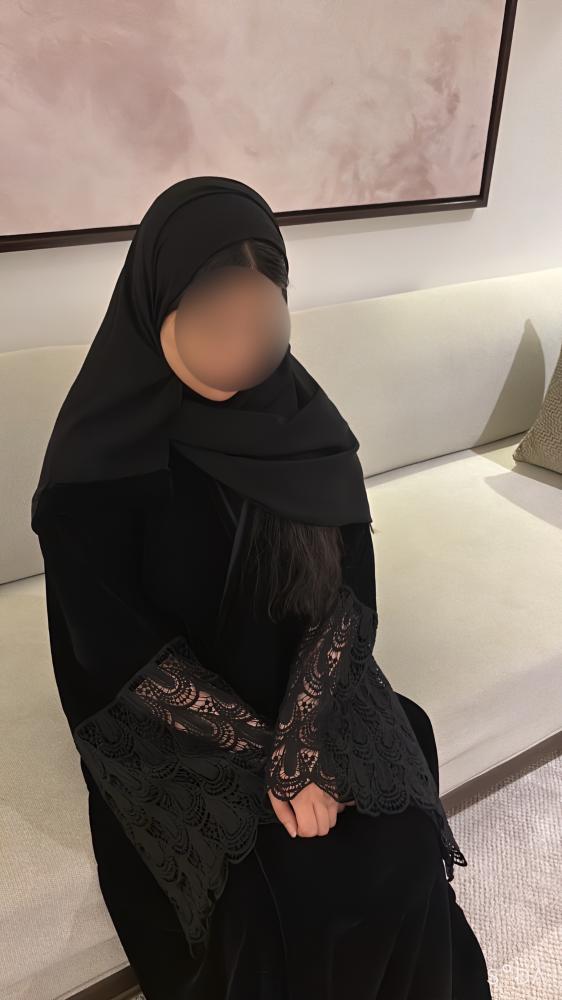 Black velvet abaya with wide sleeve in black