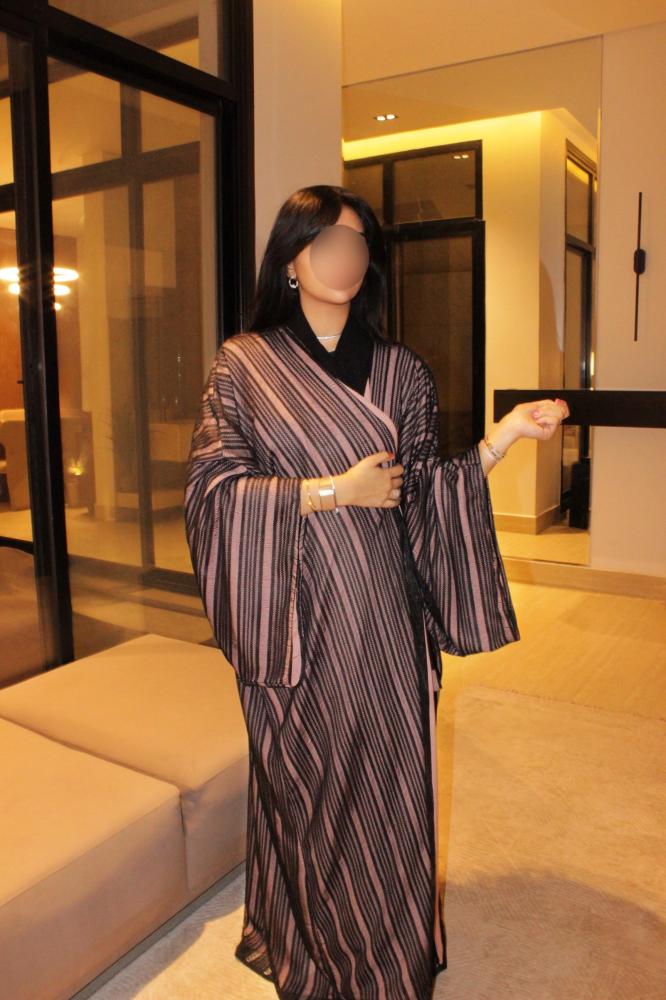 Half bisht abaya in striped lace with a nude lining