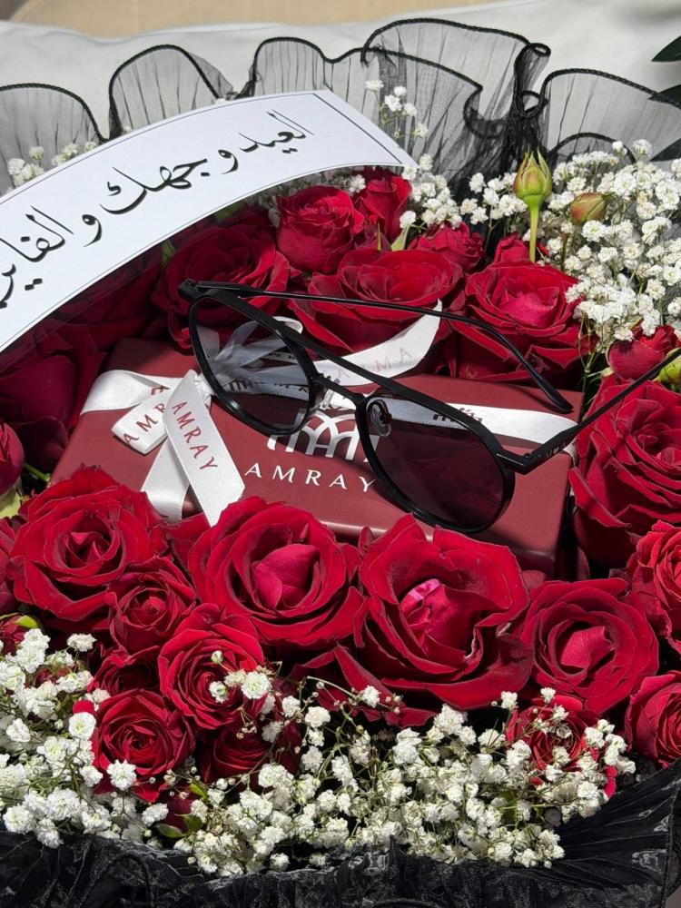 باقة ورد ونظاره رجاليه