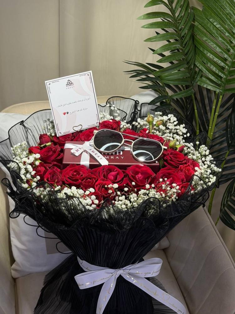 باقة ورد ونظاره رجاليه