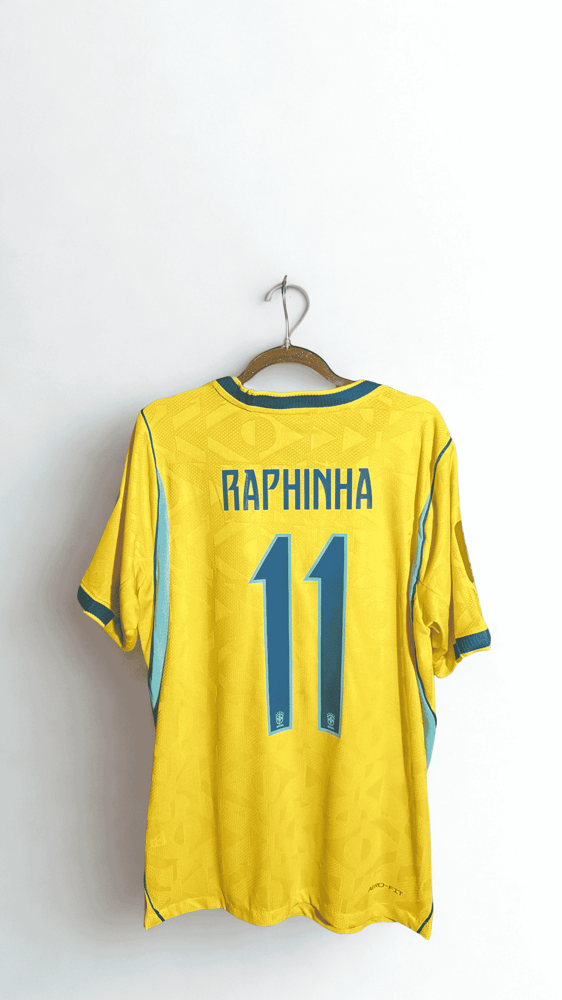 تيشيرت البرازيل الاساسي نسخة اللاعبين بطباعة رافينها 11
