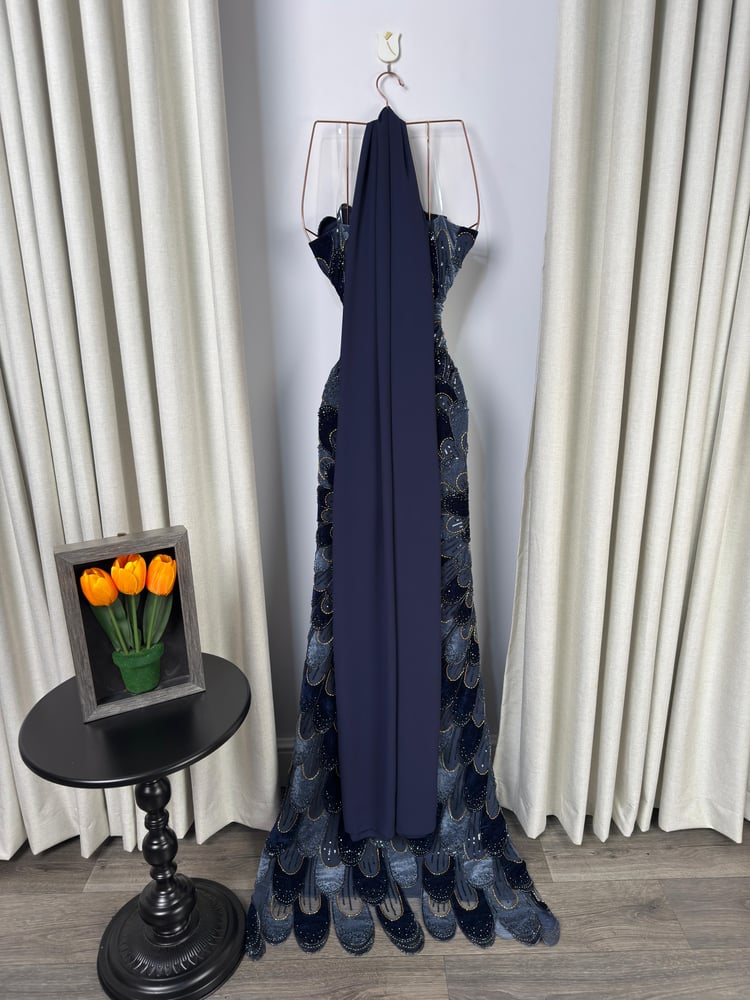 Evening dress in navy blue