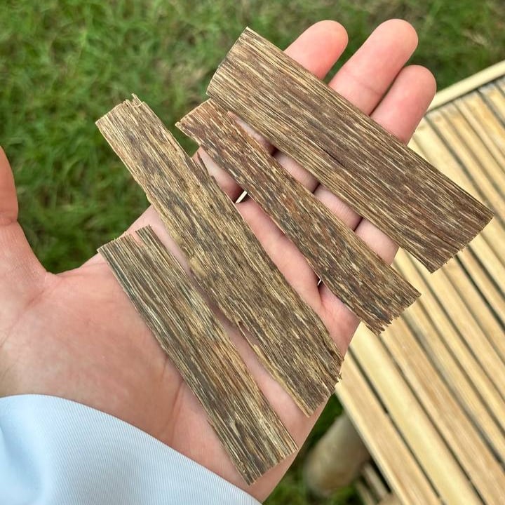 رقائق لاوسي طبيعي