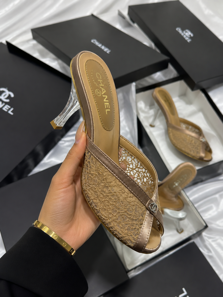 CHANEL  كعب شفاف
