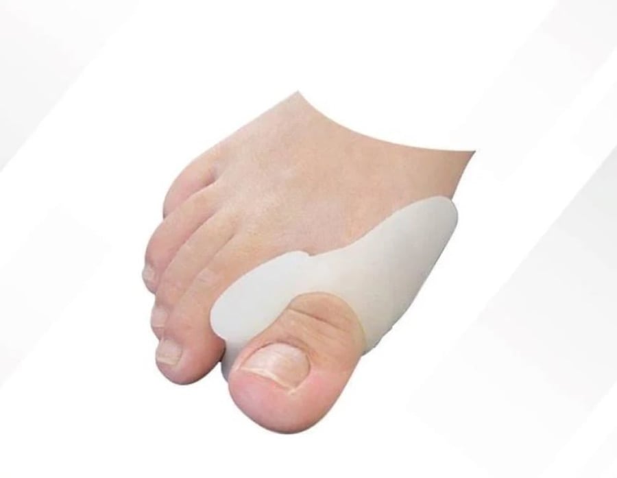 Protective cover with silicone separator