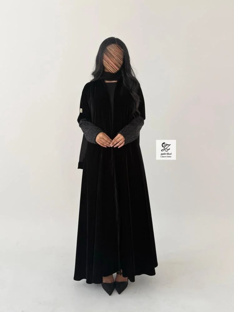 عبايه ابهار بقماش مخمل بتدخيل تريكو ف الاكمام