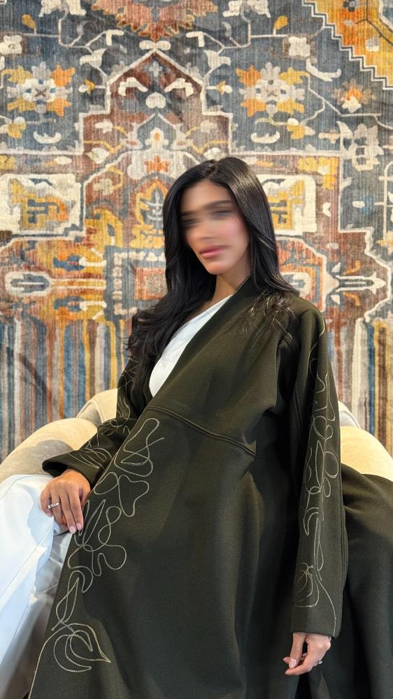 Abaya Tain with story A made of olive-colored grosgrain fabric