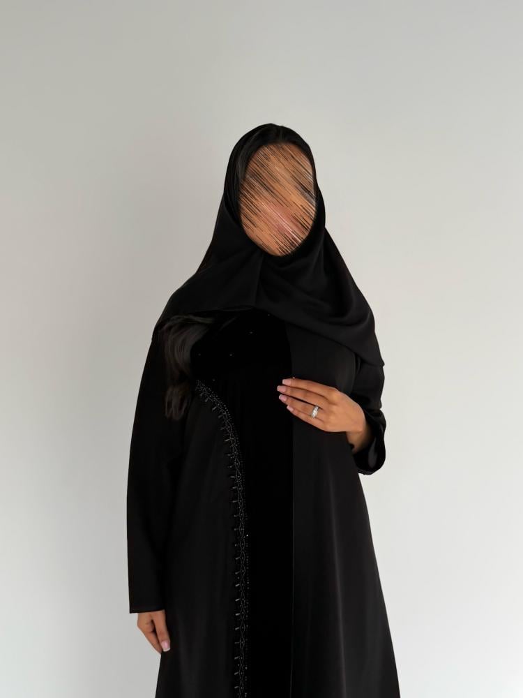 عبايه عزه كلوش بقماش كريب الابداع بتدخيل مخمل مع شك