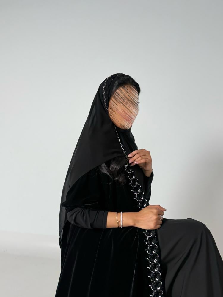 عبايه ترف دبل كلوش بقماش مخمل كوري