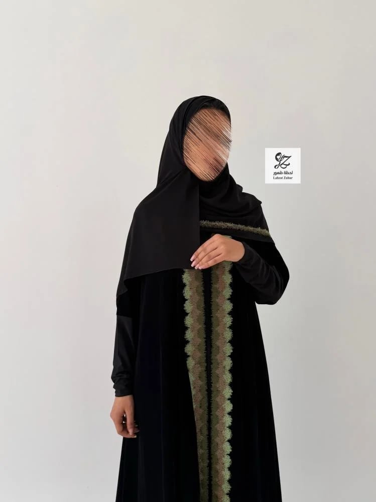 عبايه بدايه دبل كلوش بقماش مخمل كوري بتطريز ناعم
