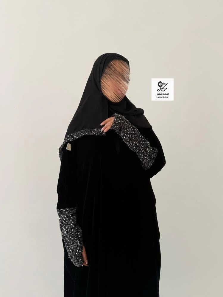 عباية إبهار نص بشت بقماش مخمل وتداخل تريكو لمعه فضي