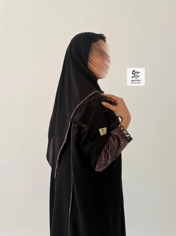 عبايه نسمه بقماش كريب اندنوسي بتدخيل حرير تركي ع الاكمام