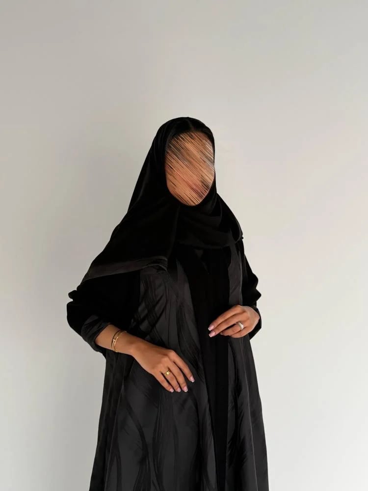 عبايه نيهاد دبل كلوش بقماش كريب اندنوسي مع تفته هندي مشجر