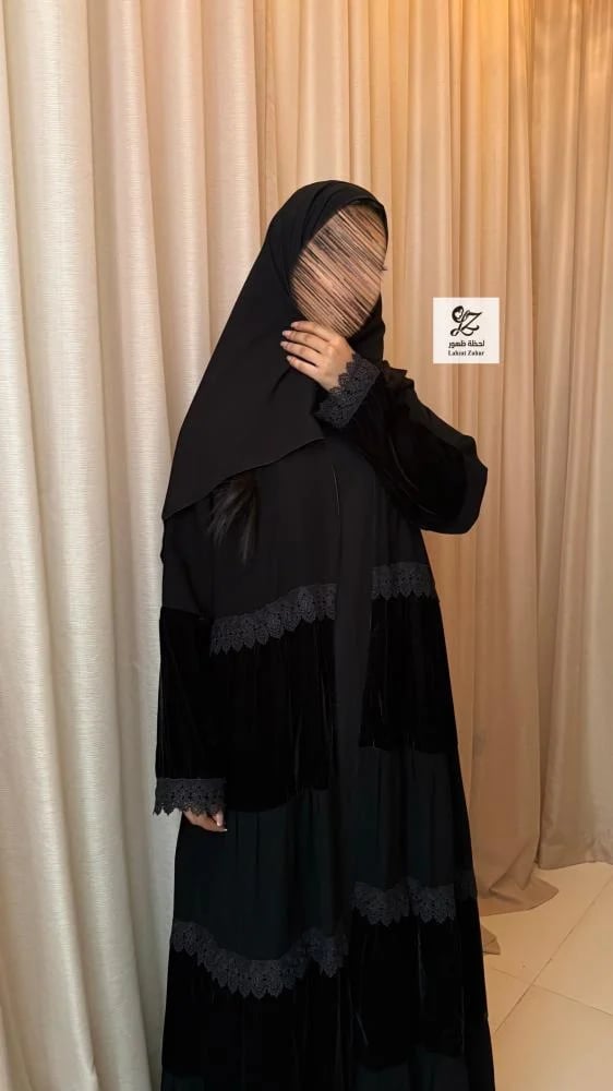 عبايه توق بقماش مخمل كلوش