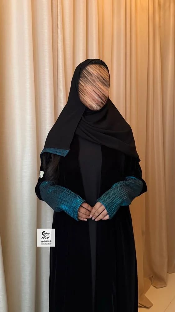 عبايه ابهار بقماش مخمل كوري قصه نص كلوش بتدخيل اورجنز