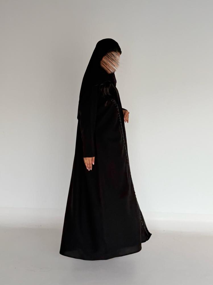 عبايه عزه كلوش بقماش كريب الابداع بتدخيل مخمل مع شك